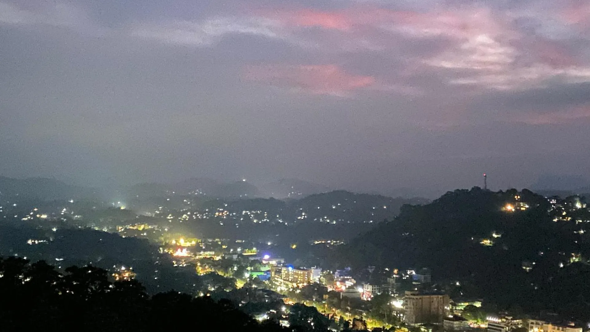 Alojamento de Acomodação e Pequeno-almoço Misty Hills Villa - Kandy Sri Lanca